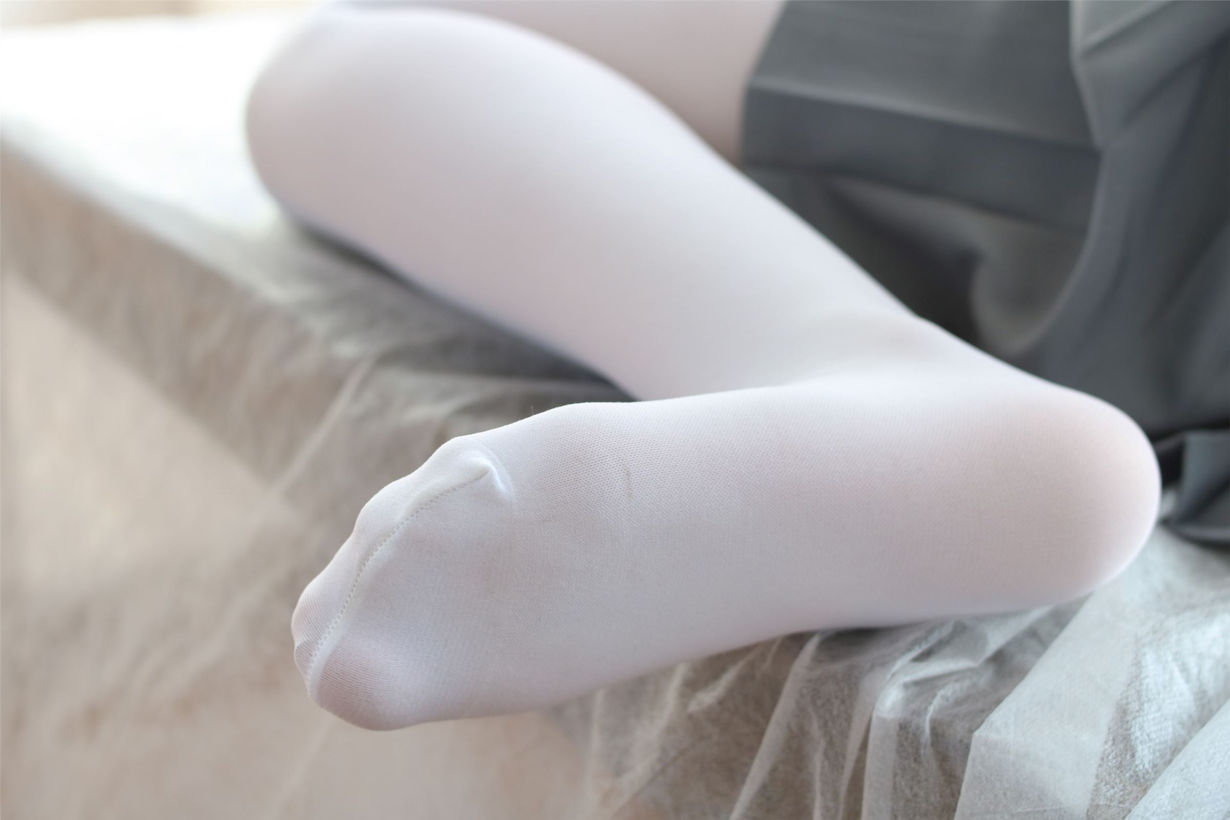 森萝财团写真 - [BETA-029] 玩手机的白丝少女 2